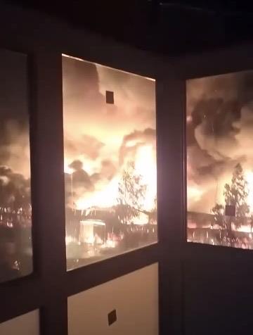 乌克兰终于等来了：俄军凌晨猛击，陆海空导弹全部出动，乌克兰多地被炸，城市陷入火海