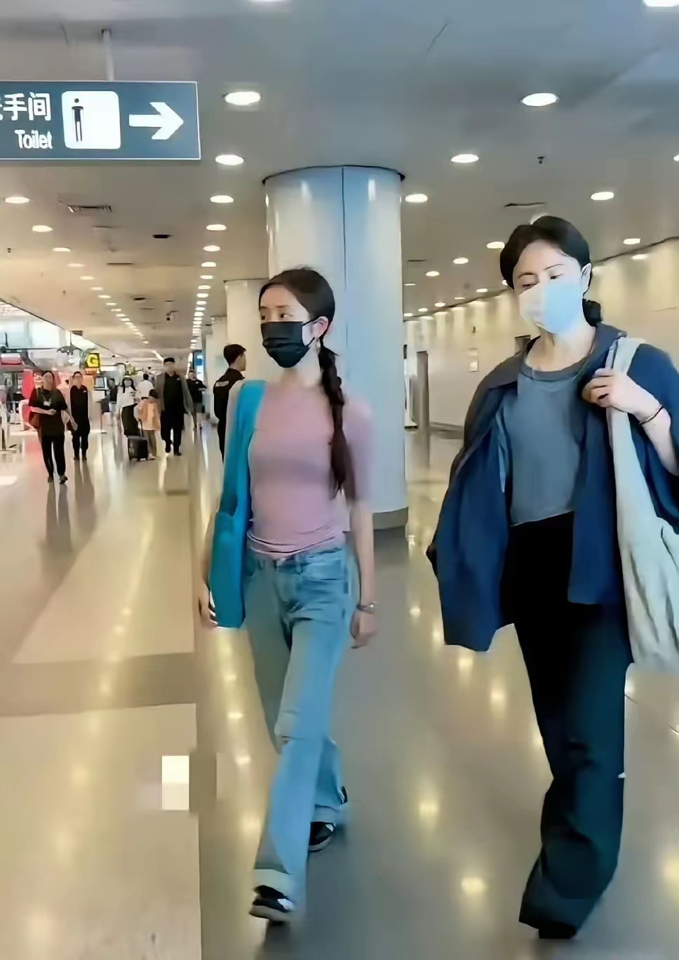 黄多多这体态真好，这臂展，腕线都过档了，适合练舞吧​​​