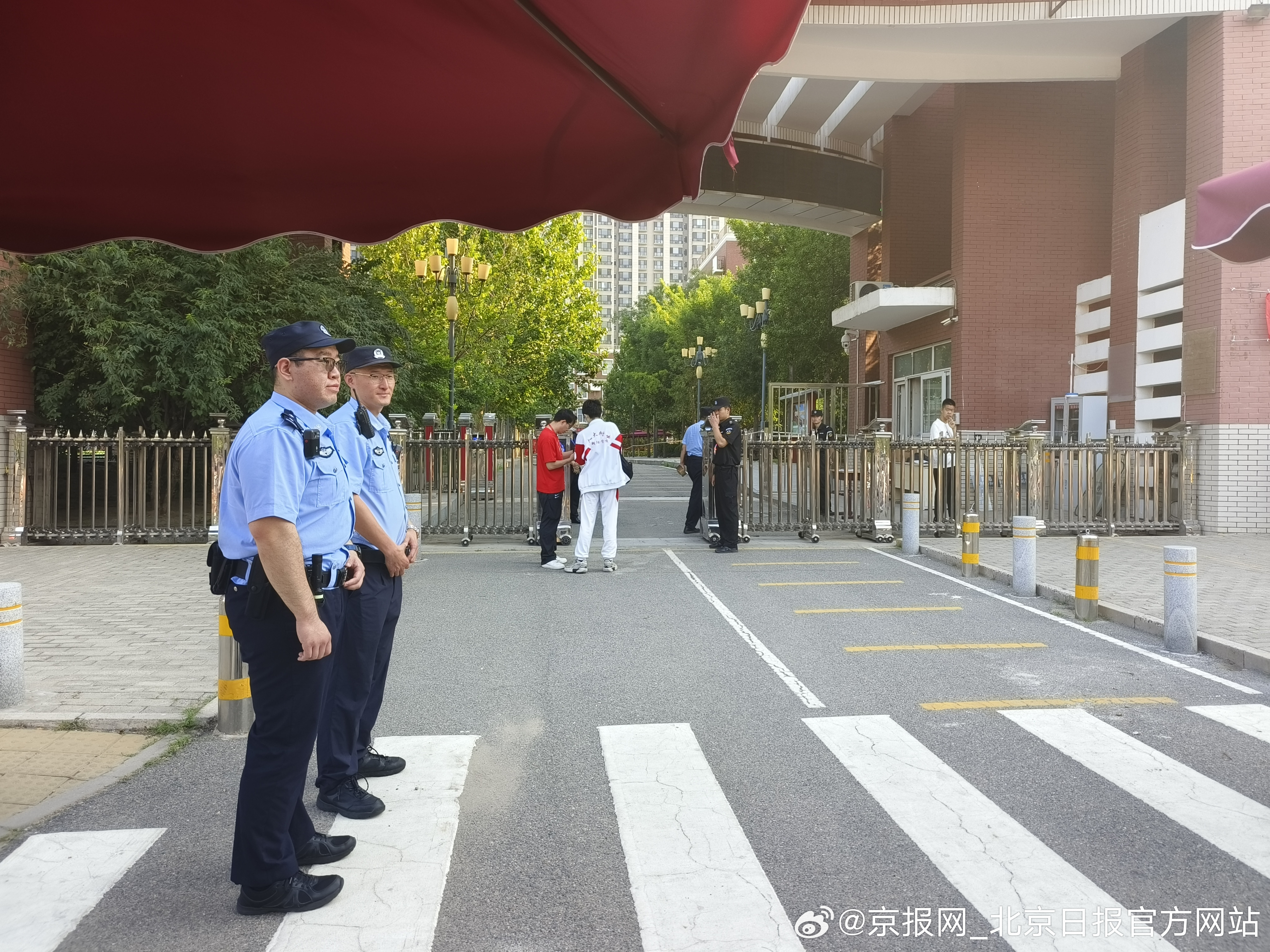 【参照高考标准不降，北京日均7000余警力投入中考安保】为确保全市中考安全有序进