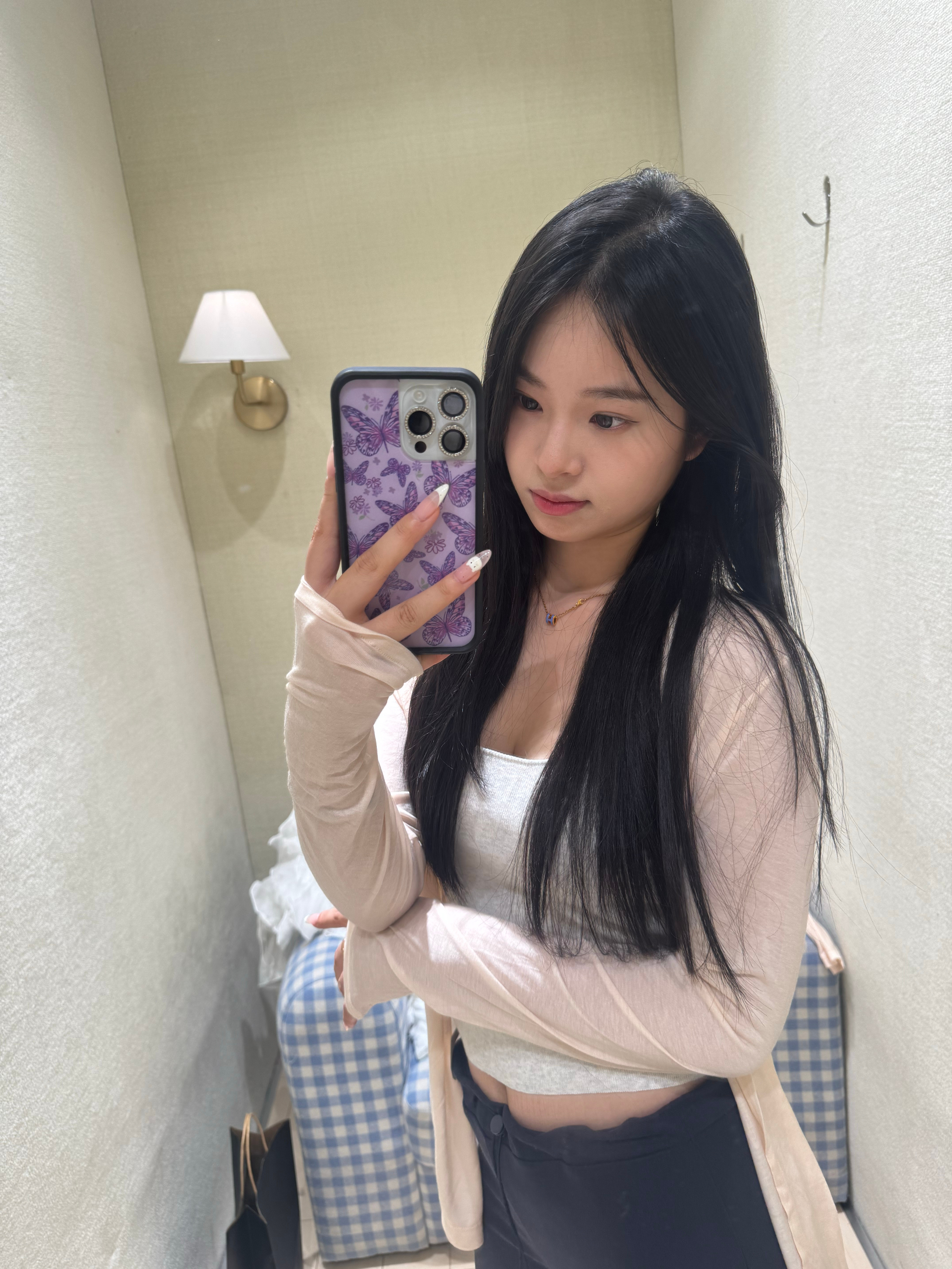 我在逛街！买了好多衣服！！​​​