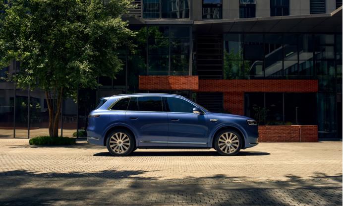 春天就要松弛感，自驾问界M7，让一家人的旅程“更会享受”春天的风、花与绿意，总