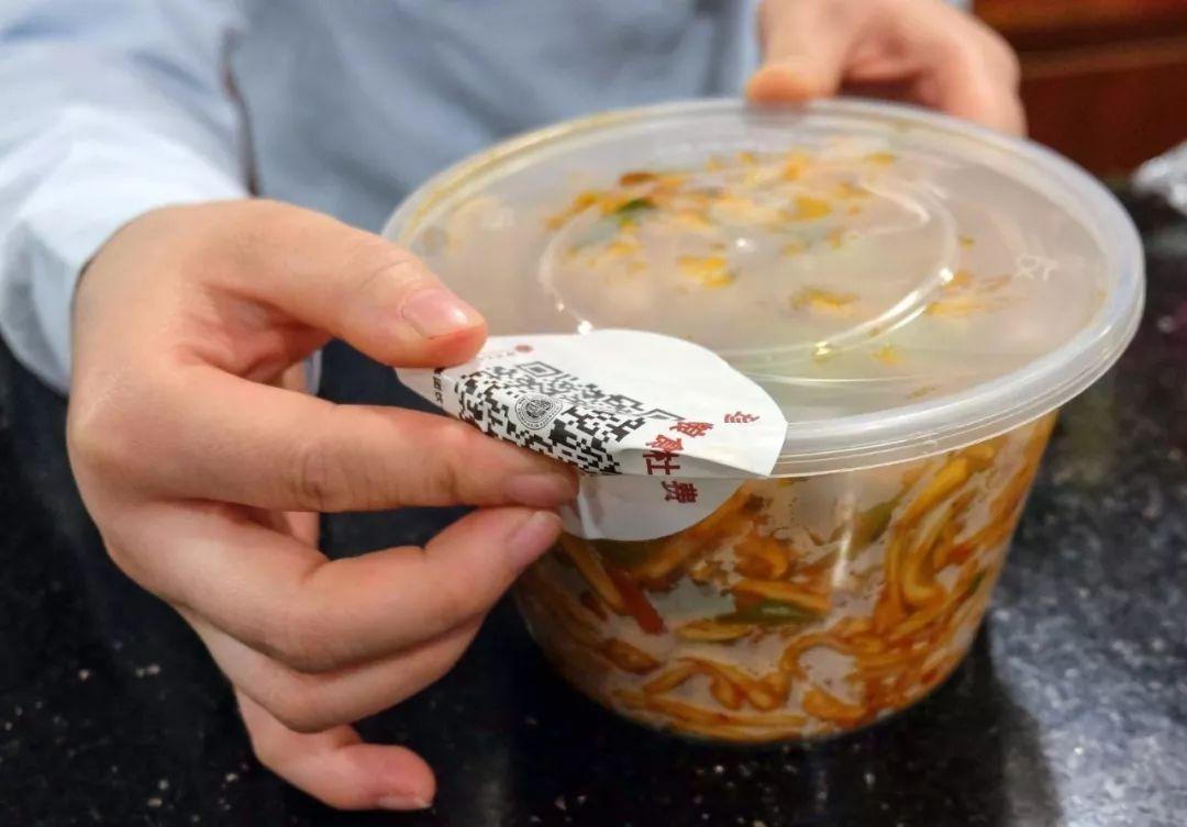 这就是长期吃外卖的下场！一份胃癌诊断书，砸在24岁女孩面前，不是早期。同事还记