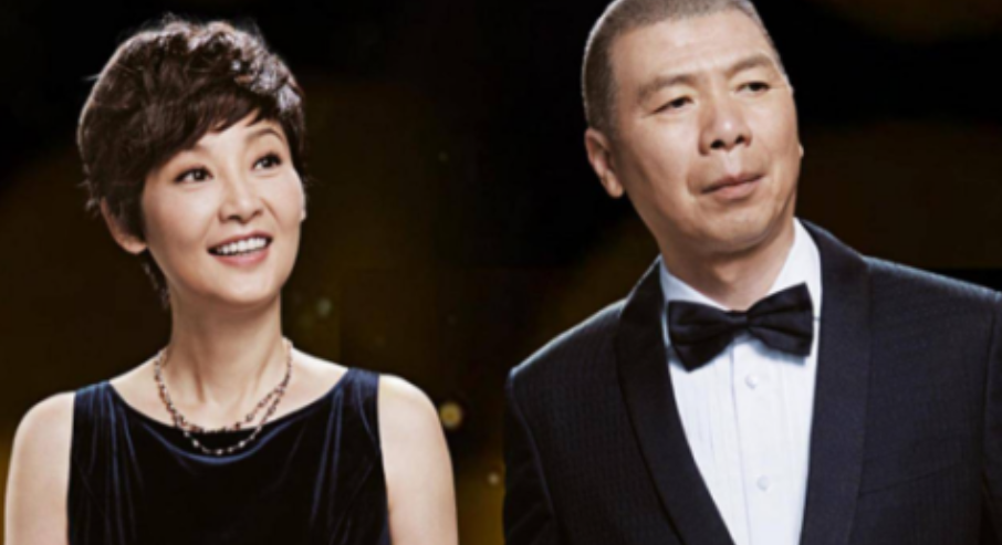 当年，冯小刚爱上了漂亮的徐帆，回家向妻子张娣提出<em>离婚</em>:“我爱上了别人，<em>我们离婚吧</em>