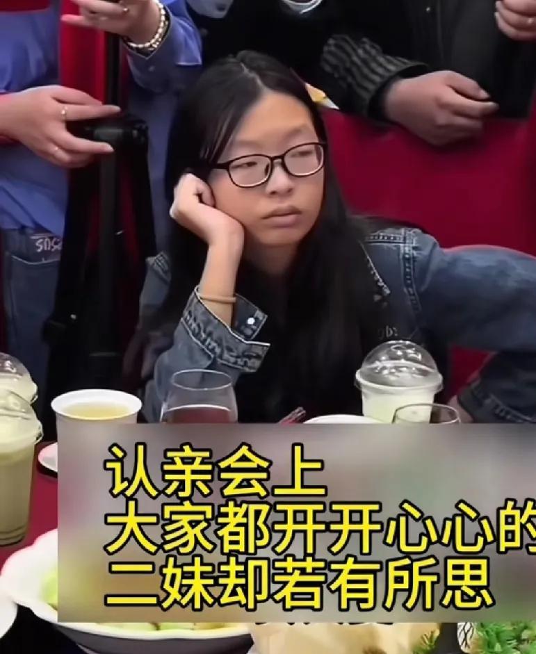 虽然谢浩南的二妹妹极少在视频中出现，但现在看来，她才是那个真正知道和心疼妈妈
