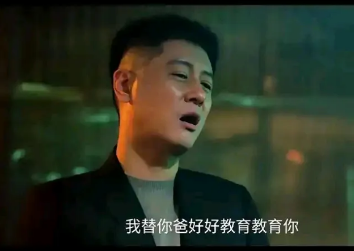 继续追剧《以法之名》。李人俊故意把调查王彧的信息透露给了谢鸿飞，他已经开始怀