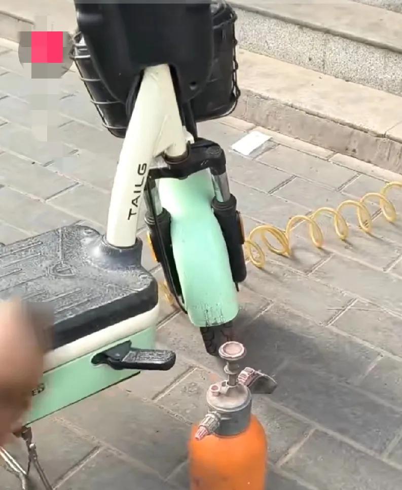 爆了，爆了！终于爆了！时隔大半年第一次！爆的一塌糊涂！我都要哭了！啥？