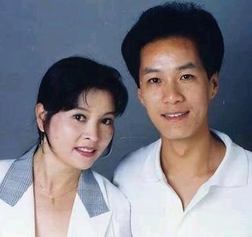 演员冯远征说：“我在四十出头的时候，突然后悔做丁克了，然后跟我老婆梁丹妮念叨，没