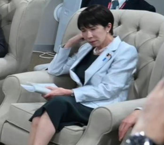 G20峰会高市早苗开会迟到一个小时，这就是普通单位开会，员工这样迟到，都会认为是