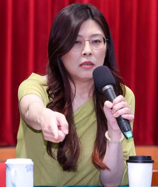 郑丽文突喊“宁可一战保卫台湾”，国民党“独台”立场曝光，内部分裂问题浮现，最近，