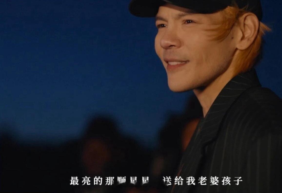 向佐来到康定心系郭碧婷和孩子笑死，向佐这趟康定行，完美诠释了什么叫“直男浪漫突