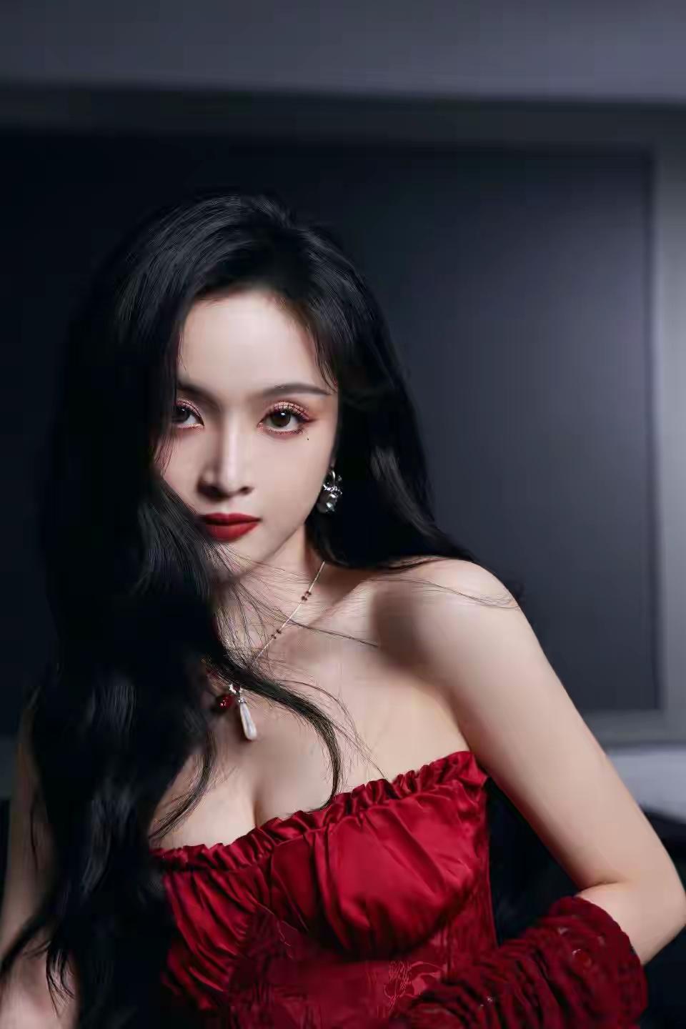 吴宣仪华境S全球首秀标配华为乾崑