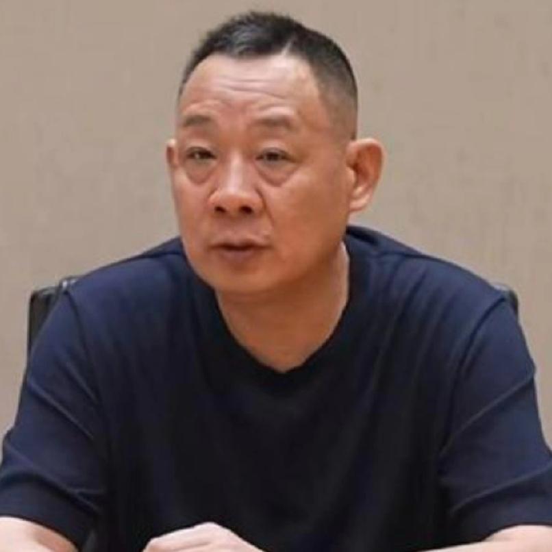 于东来如今推出四年合同到期不续签的新规，真的给人一种企业做大之后，想要反哺社