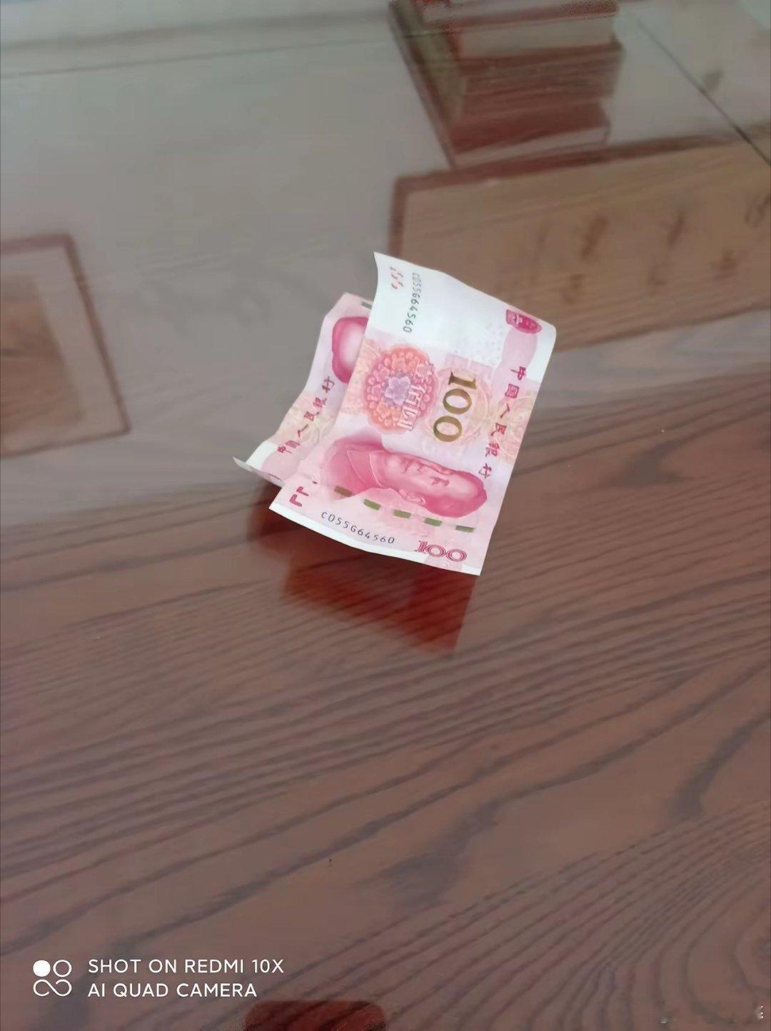某网友:真是太小气了这不到母亲节了吗？儿媳妇昨天晚上给了我200元钱，说这是母亲