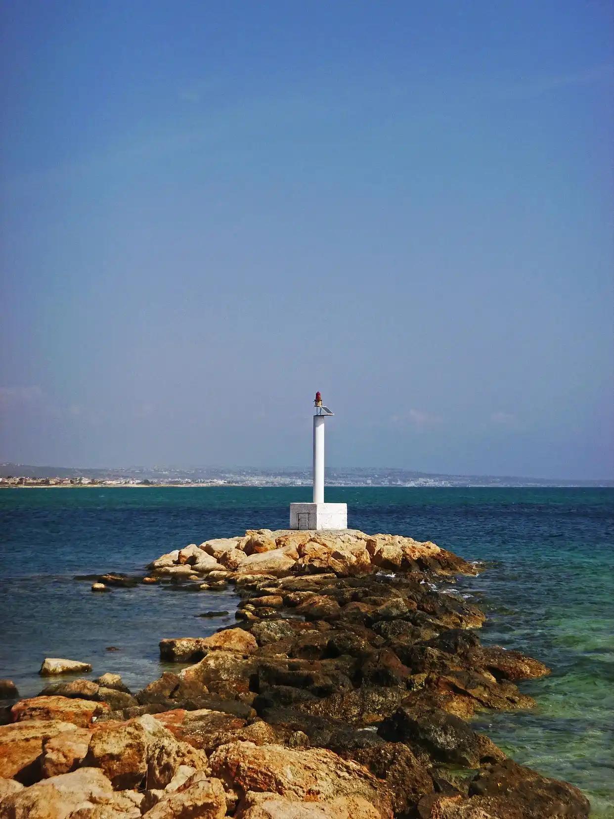 秋日海边游，来福建漳州龙海美景打个卡！漳州龙海美景和美食推荐：1、白塘湾古火山岛、埭美古村、月港/后