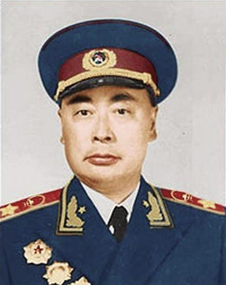 陈老总的气度上海解放初期，陈毅主持筹建上海文史研究馆的筹备会议，原文大意：