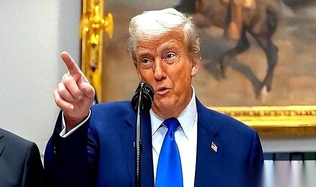 真的,有时候看着国际新闻,就跟看一出狗血的家庭伦理剧一样。巴基斯坦那位军方大佬