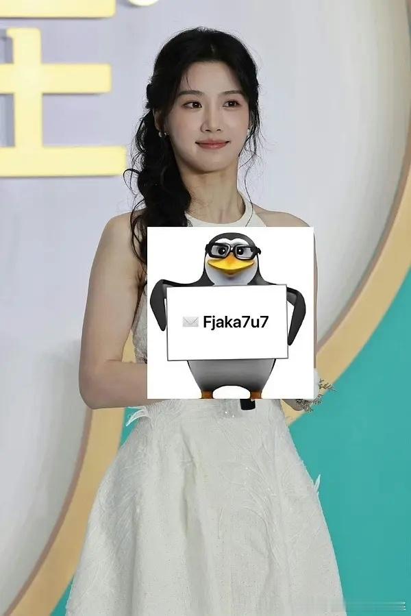 卢昱晓的直播截图和代拍写真长的不太一样
