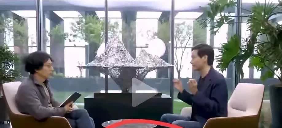 小米YU7与法拉利Purosangue的较量：雷军强调原创设计，网友热议豪车平替