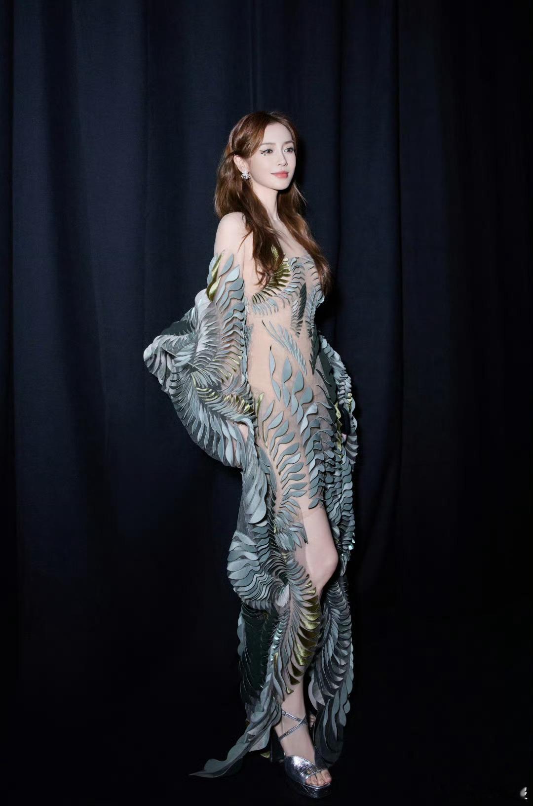 Angelababy粤语自我介绍Angelababy最新活动照真的美得很权威，完