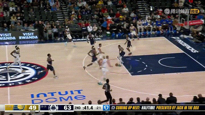 快船新援杰克逊真是太残暴了，他赏给了前队友赫夫一记铁血大帽！在今天进行的快船和步