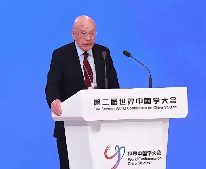 熊猫的崛起，在不少西方人看来简直是“看不懂的谜”！剑桥大学教授马丁・雅克就曾直接