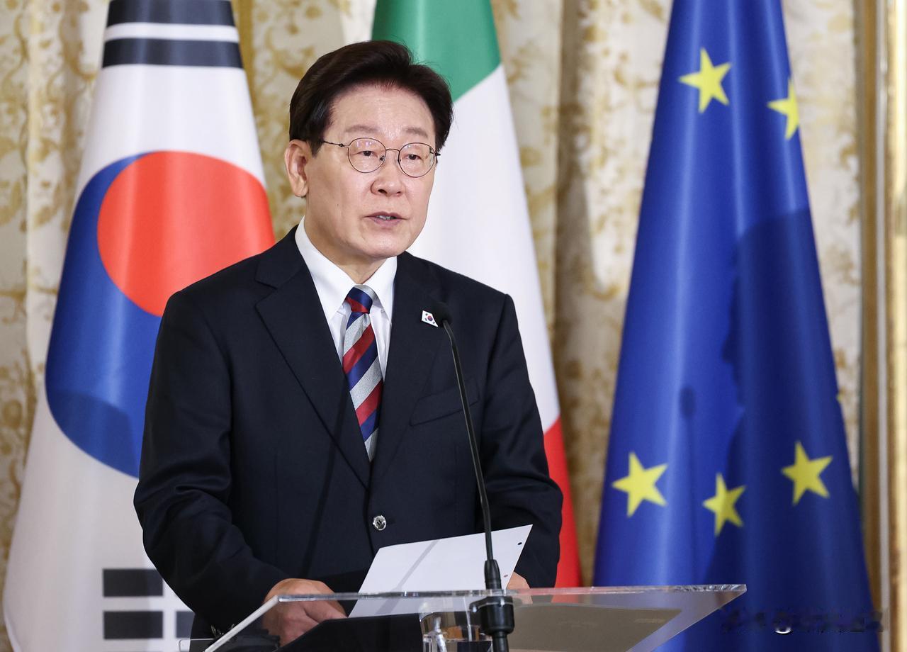 据韩国媒体韩联社报道，1002名受访者、7个百分点下滑、支持率跌到57%，这是韩