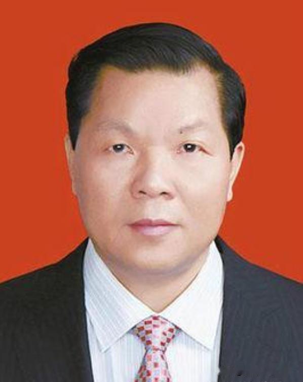 就在刚刚看了“界面快讯”新闻，“江汝生”被查，于是。看了一下他的工作履历，70