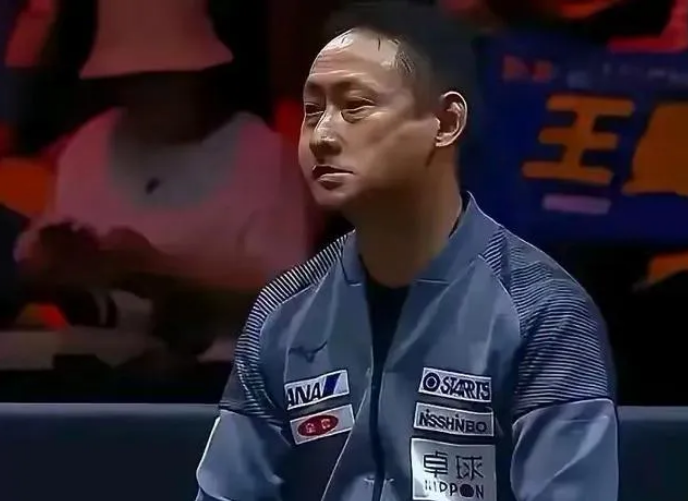 张本宇又尴尬啦！多哈世乒赛上，张本宇悉心培养的儿女张本智和、张本美和相继被淘