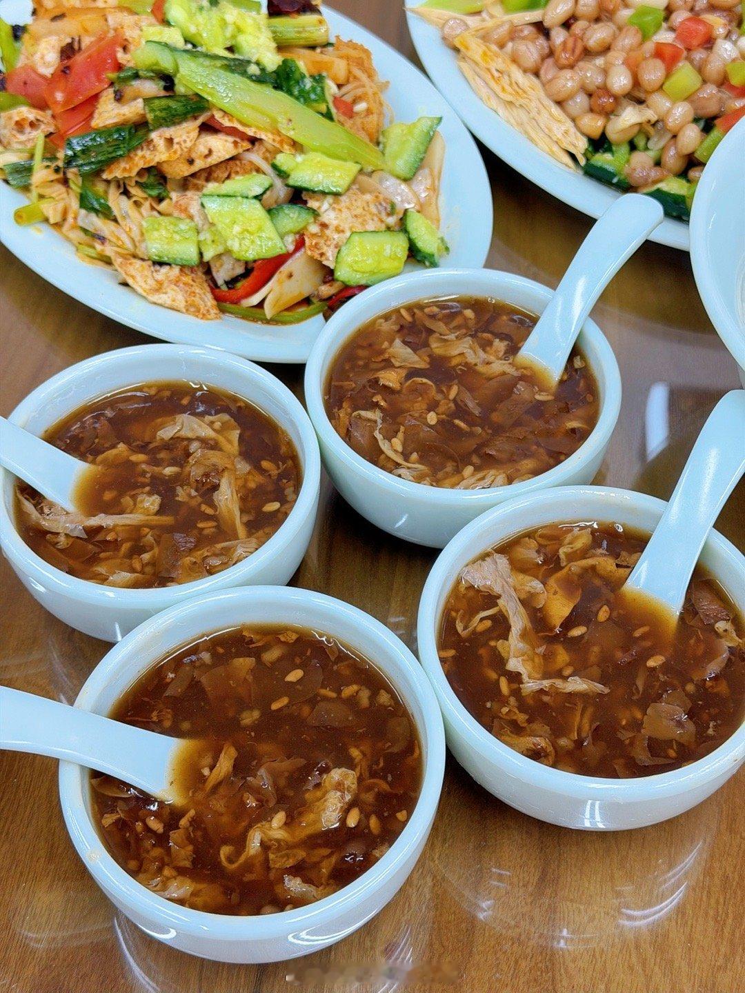 最近这天气就适合整一碗泡馍小炒！最近逛街发现五味十字新开了家✨马鸿兴泡馍✨店里明