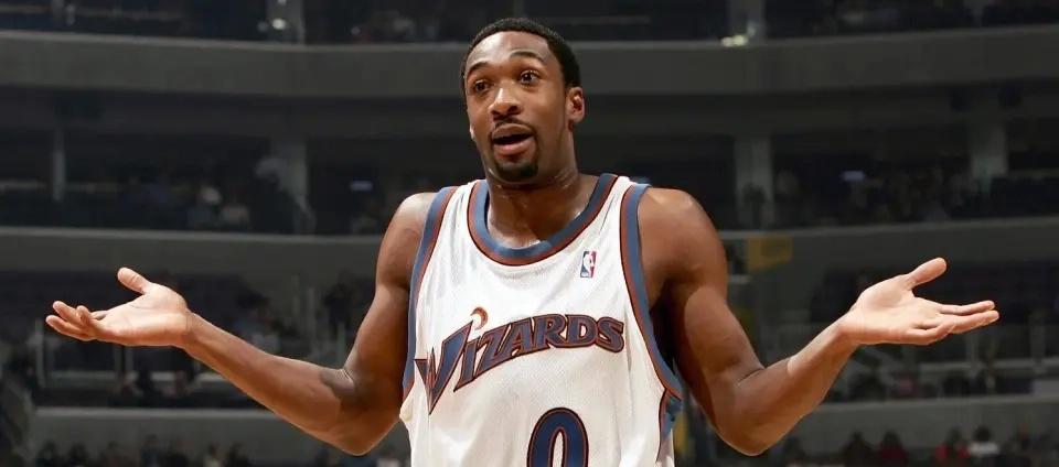 北京时间8月20日，前NBA球员阿里纳斯在播客节目中聊到了经纪人这个职业。阿