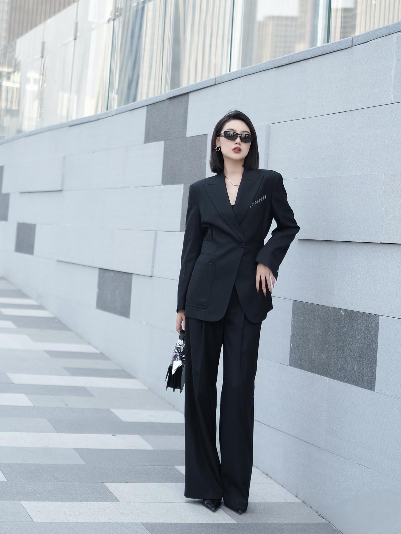 什么样的穿搭可以成为气质女神?帅气的职场套装