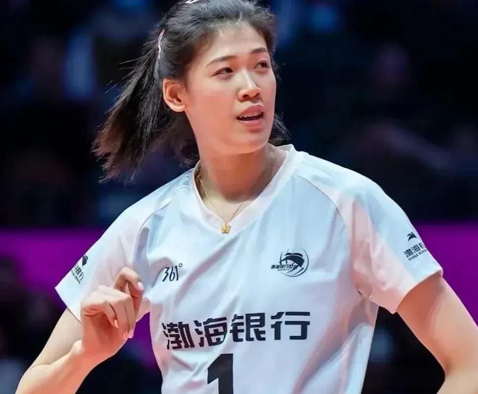 针对“中国女排2号位进攻弱”的2个解决方案：1，希望李盈莹走出舒适区，在接应位