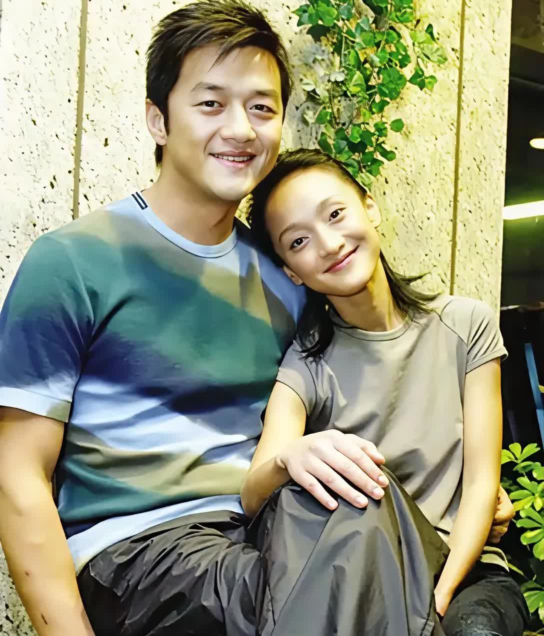 年轻时的李亚鹏和周迅，当年他俩同框，那氛围简直绝了！好多人都觉得他俩才是天生一对