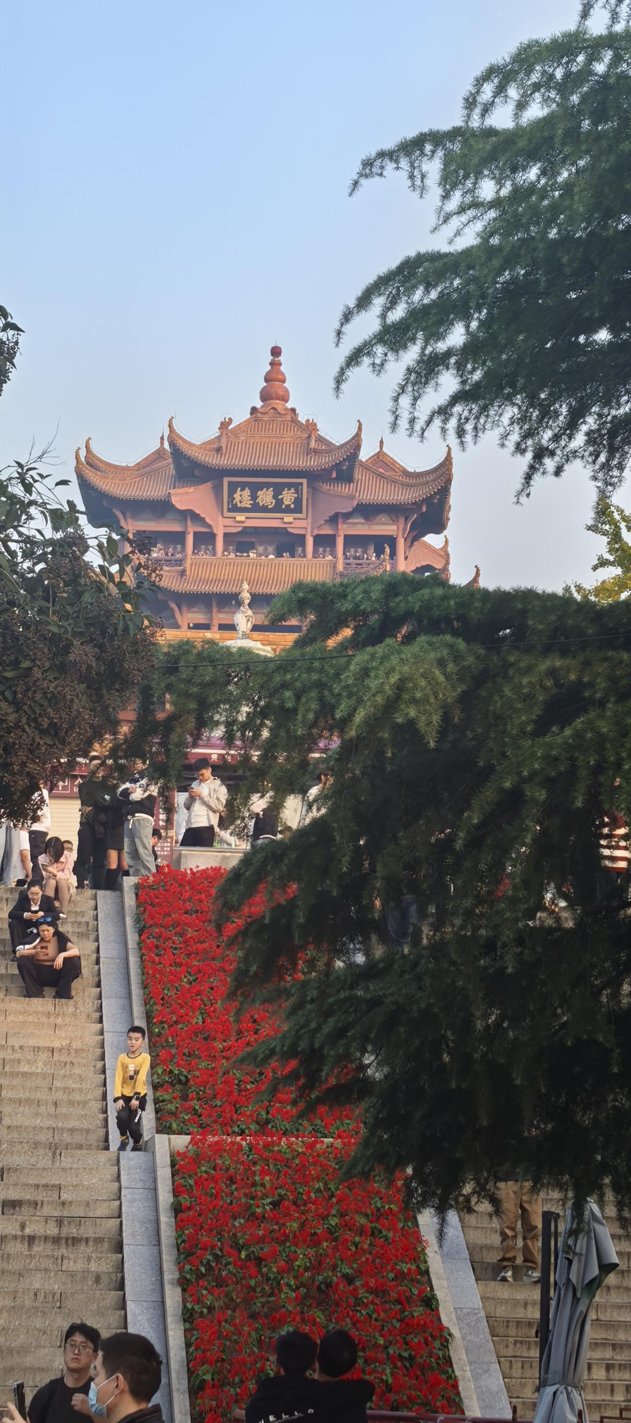 吐槽一下黄鹤楼周边卖水和饮料的周末又带朋友到大武汉来转转，虽说我是河南的，但