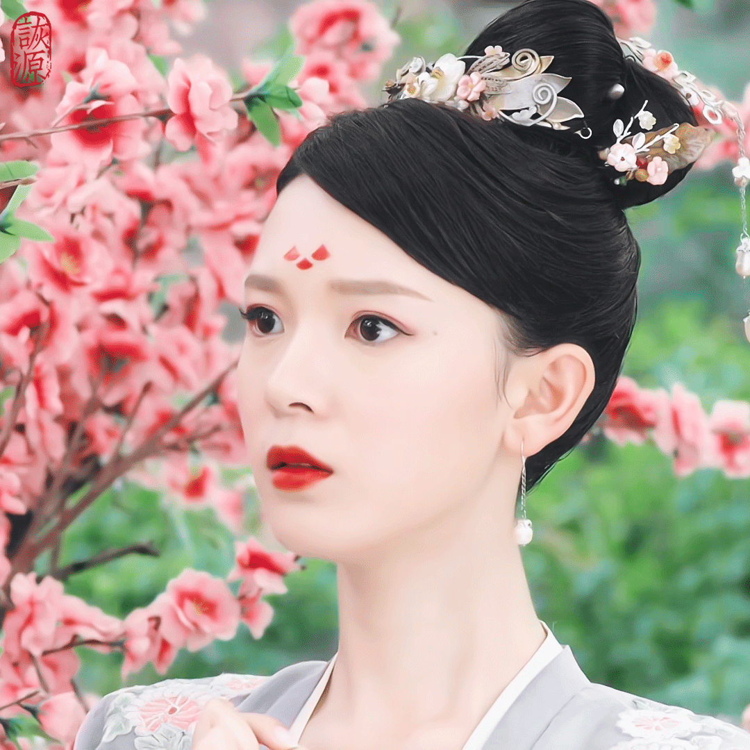 ⭕【盘点宫廷-唐装+花钿】🤩🤩🤩▷花钿和唐装强相关所以看到唐朝背景