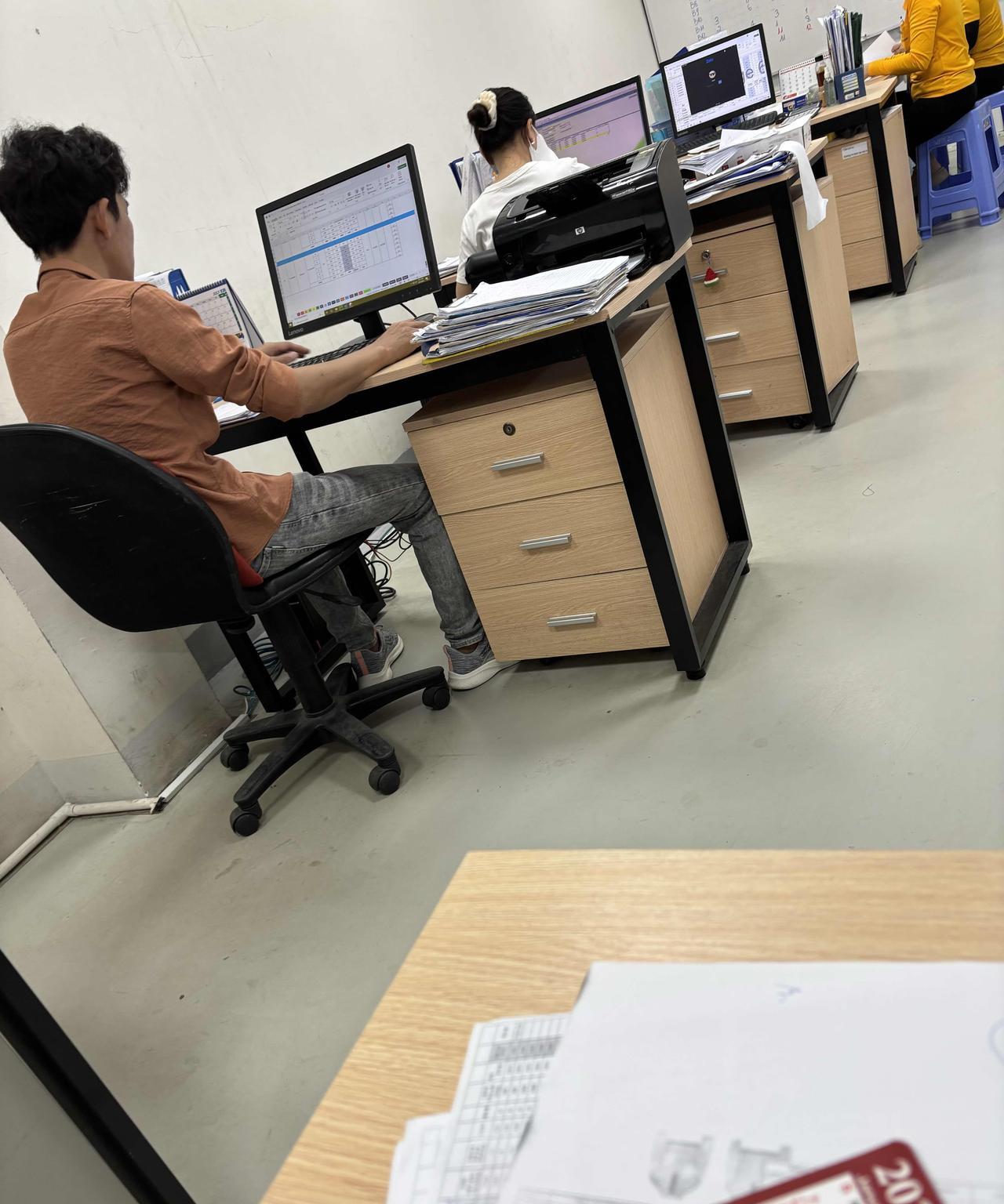 男人老实就得被欺负？现在管两个车间，一天跑来跑去，今天大部分的时间都在A车间，快