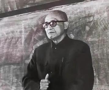 1968年，复旦教授朱东润被批斗，68岁妻子不堪折磨悬梁自尽。朱东润抱着妻子悲痛
