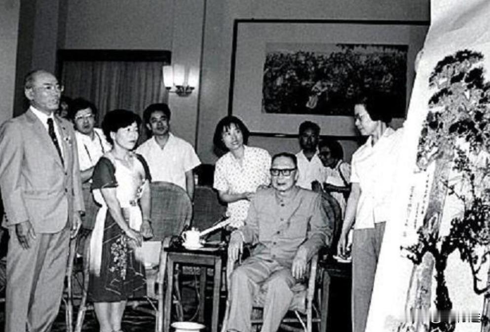 1980年，日本妇女美穗子来到人民大会堂与聂荣臻相见，她满含热泪道：“父亲，我好
