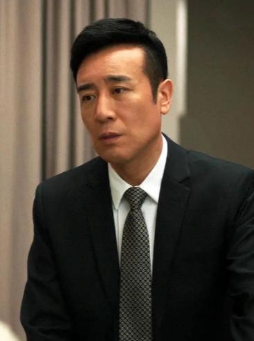 一场大病，撕开三代人所有的体面。你以为孝顺是温情脉脉，其实背后全是歇斯底里的争