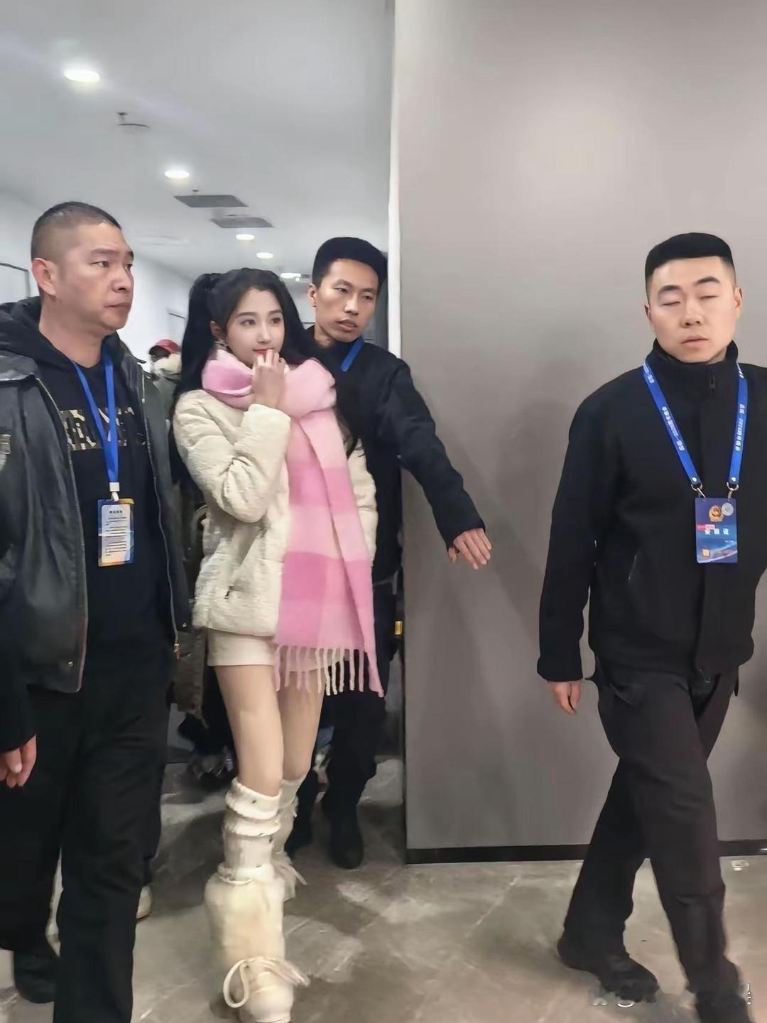 不愧是国民闺女，关晓彤这也太萌了吧