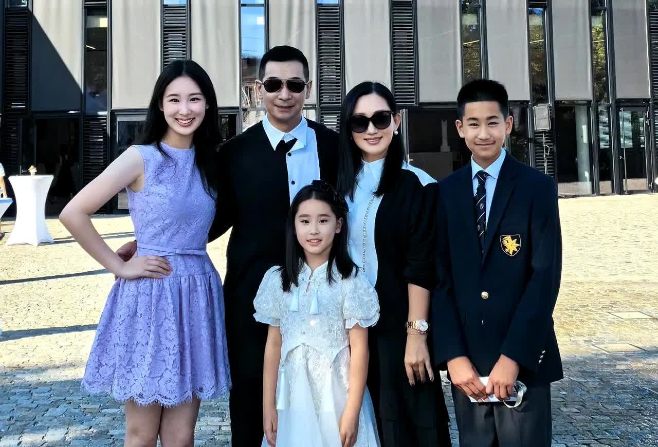 同样是富养女儿，李湘和赵文卓家的拿出来一对比，瞬间觉得王诗龄或许不是大家眼里