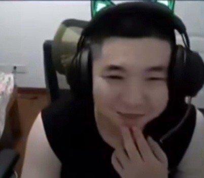 超哥：当时我们打亚运的时候，他说这个号上没有plus不会拉野，能不能充个plus