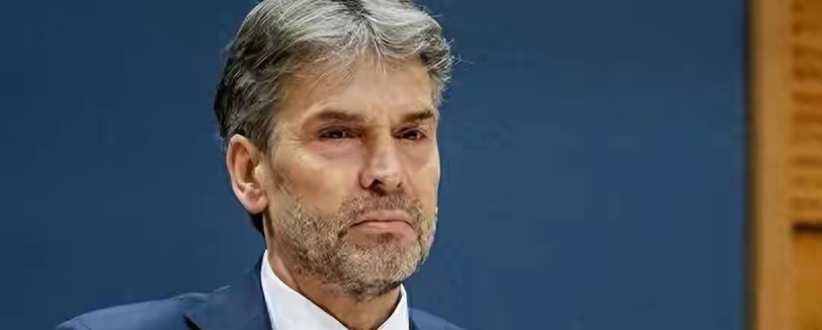 要整英国了？英国做了比荷兰还狠的事：盯上了中国芯片工厂荷兰刚把安世半导体的最高层