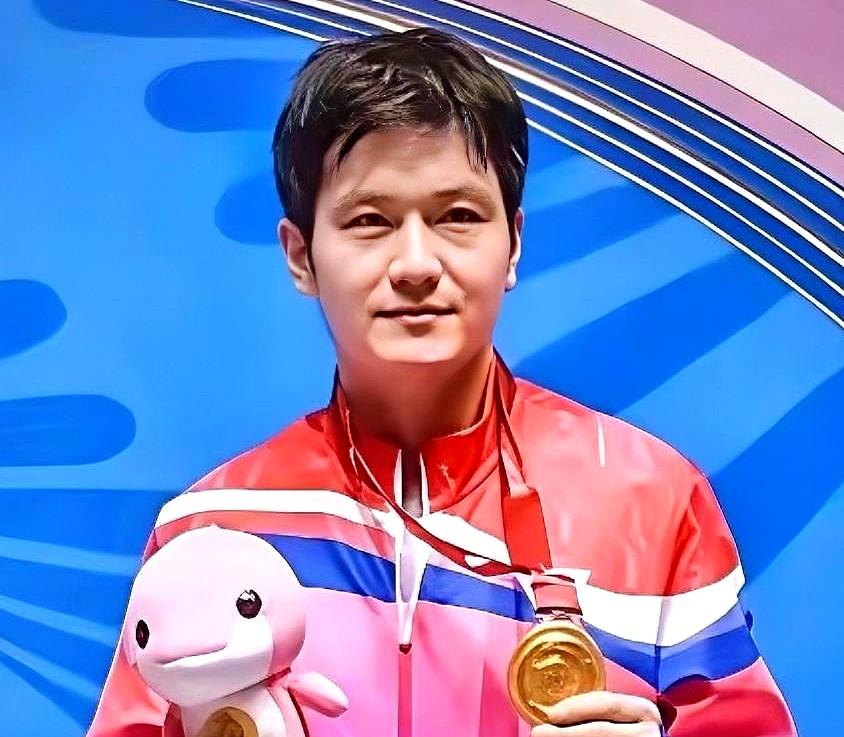 马龙劝过好几次都没挽。樊振东全运会夺冠时，教练组连主动鼓掌都没有。但马龙早就在观