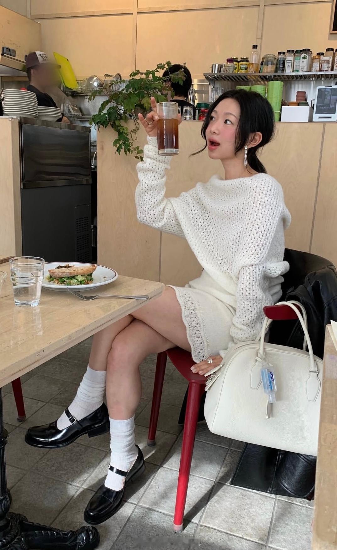 穿搭分享连续更新第2757天韩国时尚女生日常搭配小巧女生看过来韩系穿搭超能新星