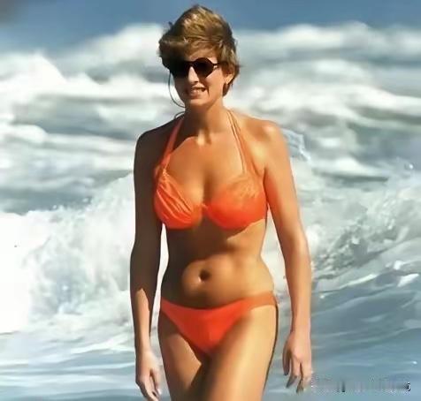 我的妈呀，卡米拉这个造型好像海怪出海透气啊。怪不得小孩看到她就哭，跟白雪公主里的