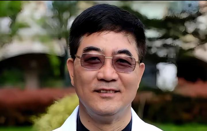 “你敢信吗？国内最顶尖的心脏专家，在给一个19岁姑娘做手术，做到最要命的关头，