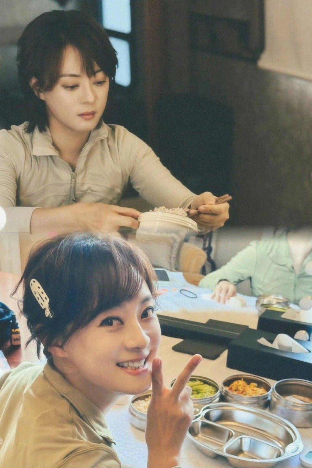 女友视角下的孙俪谁看到小助理发的这几张孙俪的能不喊妈咪！好温婉🥹拍的完全就是女