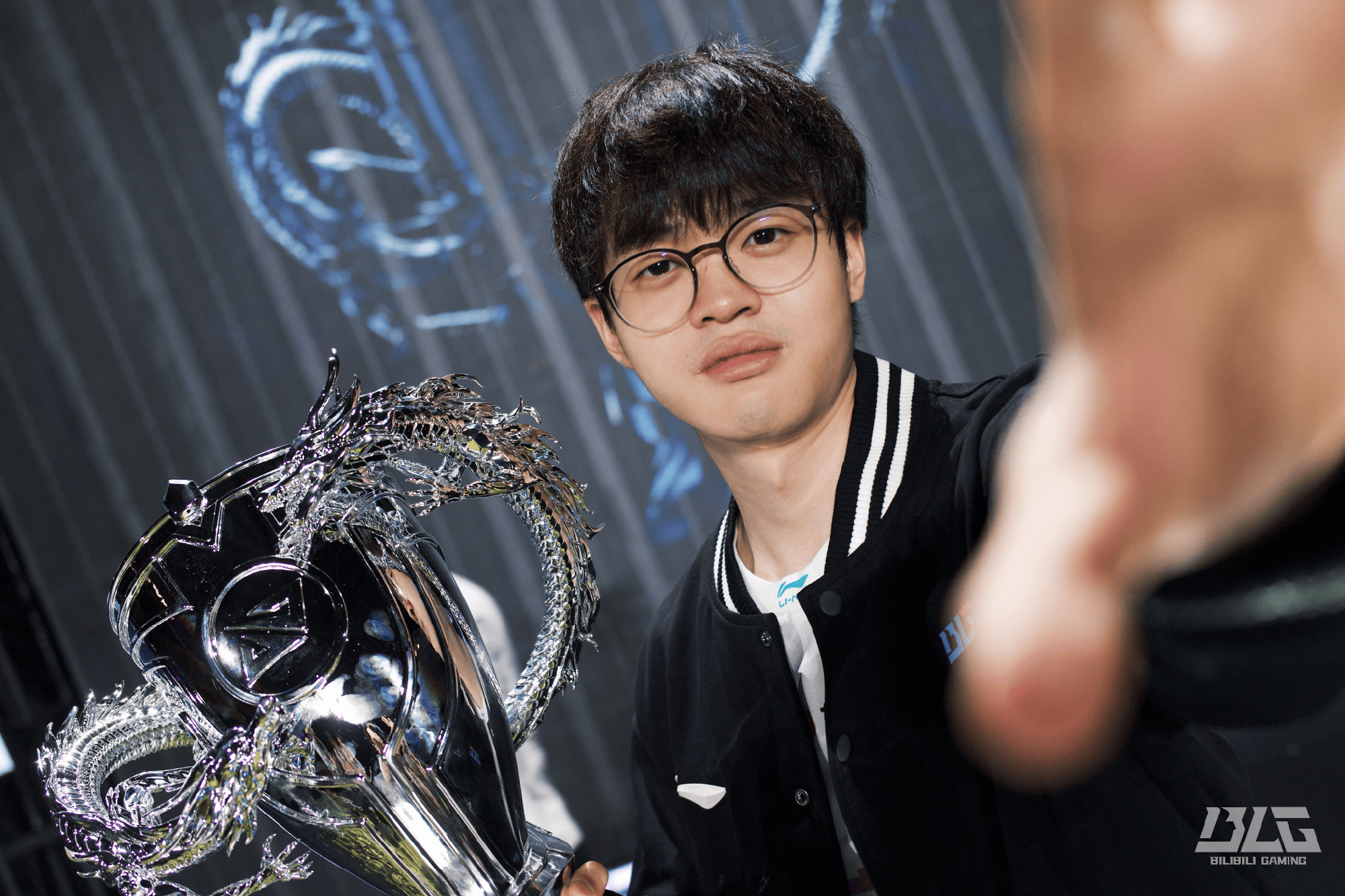 Xun生涯首次在BO5战胜Kanavi, 同时终结面对Kanavi的五连败