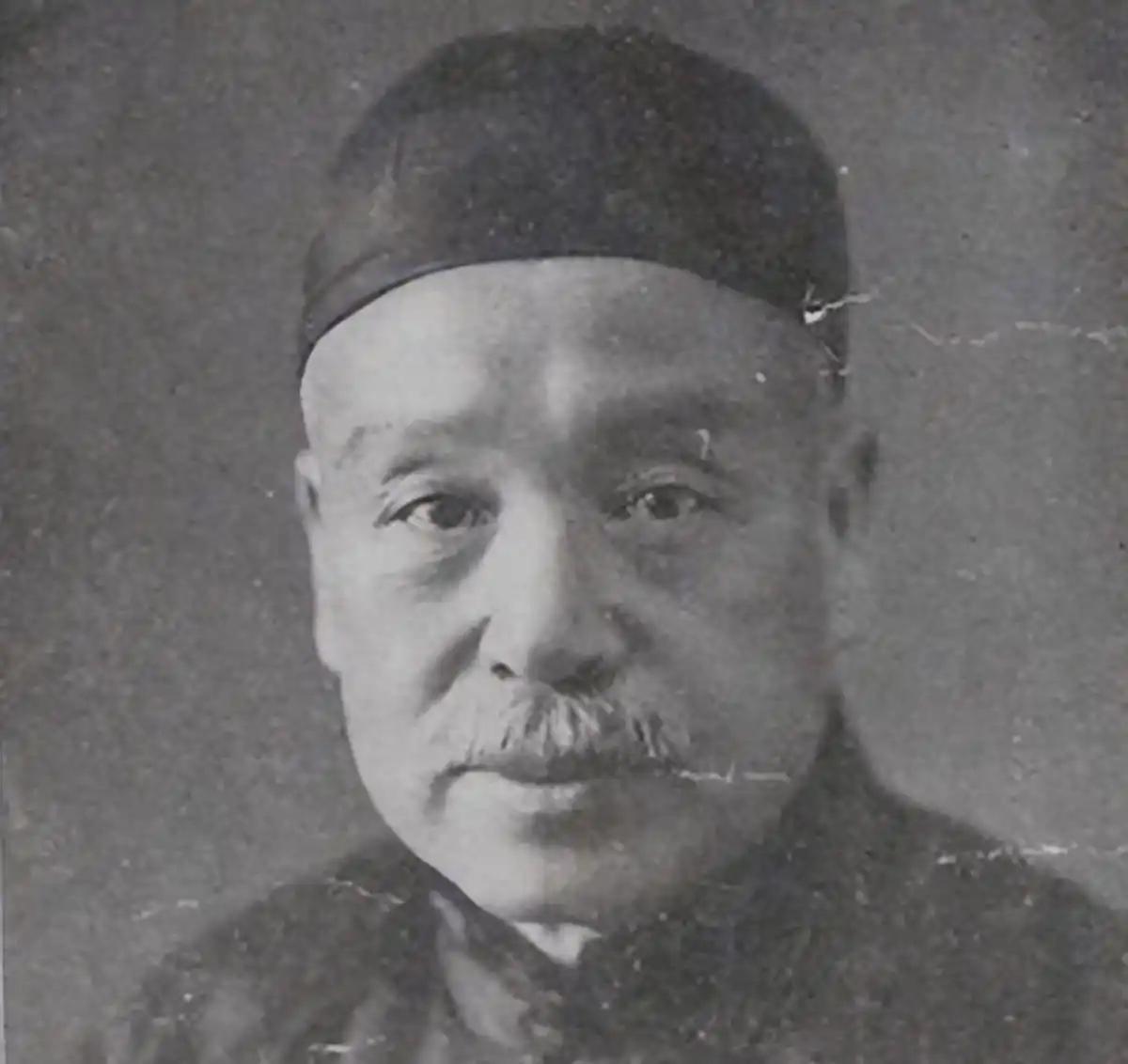 10岁：神童31岁：举人33岁：状元33岁：翰林院修撰34岁：留学日本